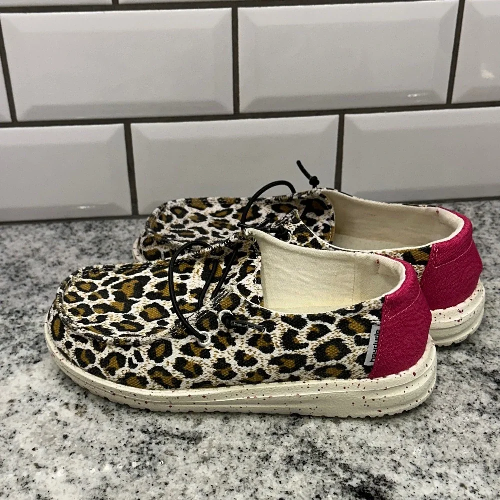 New Hey Dude Kids 1 Wendy Youth Loafer Cheetah Pink Animal Print Canvas Slip-On